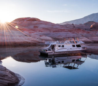 Lake Powell Scenic View of Houseboat